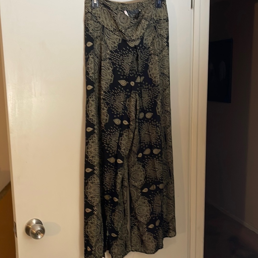 WOMENS PANTS WITH FABRIC OVER IT LIKE A SKIRT SIZE XL BLACK WHITE HEM WIDE LEG